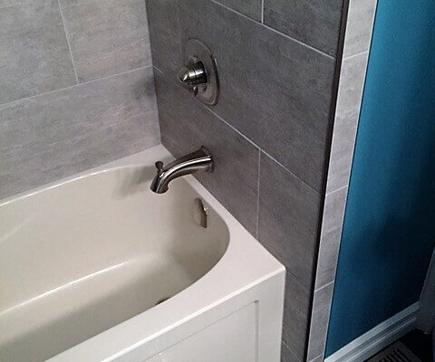 Tiled tub surround